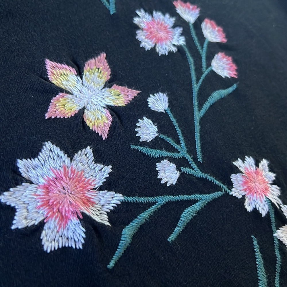 100% Cotton Embroidered Floral Short Sleeve Top Black| Plus Size 3X - Picture 5 of 9
